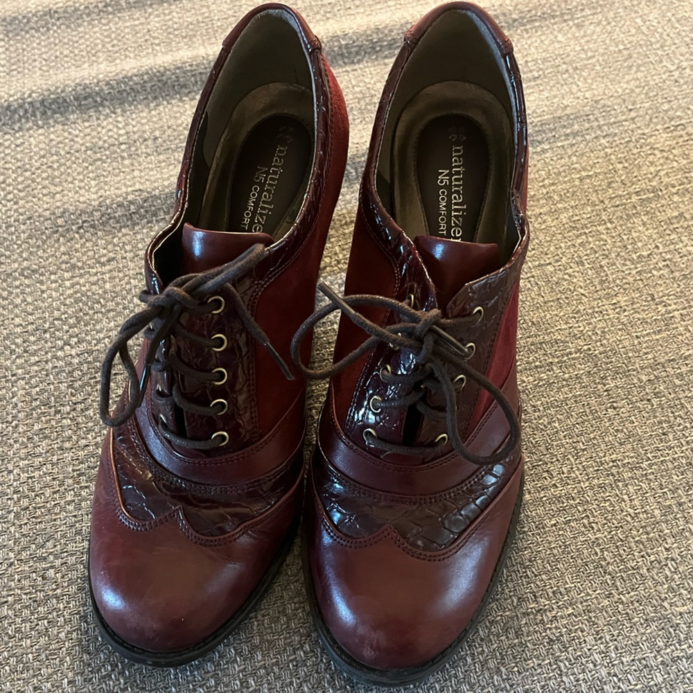 Bordeaux/burgundy lace-up naturalizer heels size 8